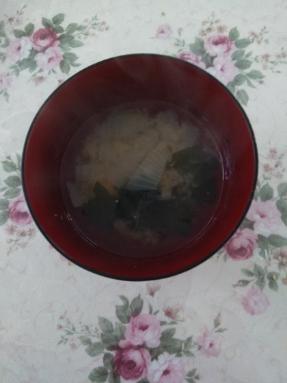 新たまねぎ、わかめのお味噌汁