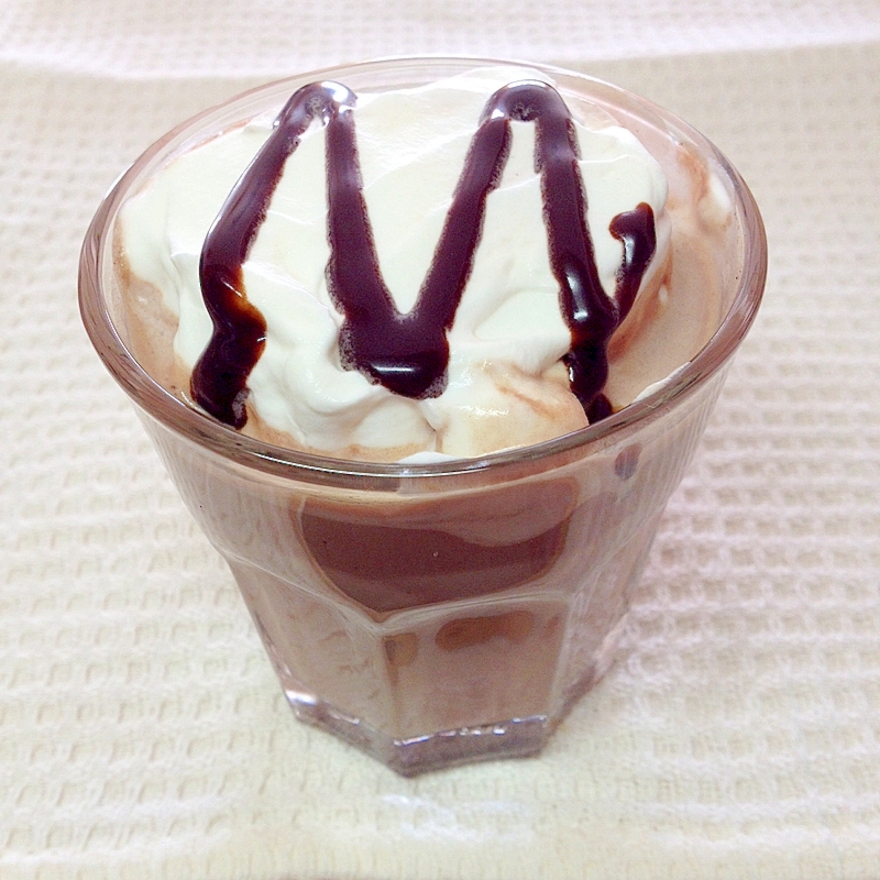 ホイップクリーム&チョコソース♪アイスココア♪