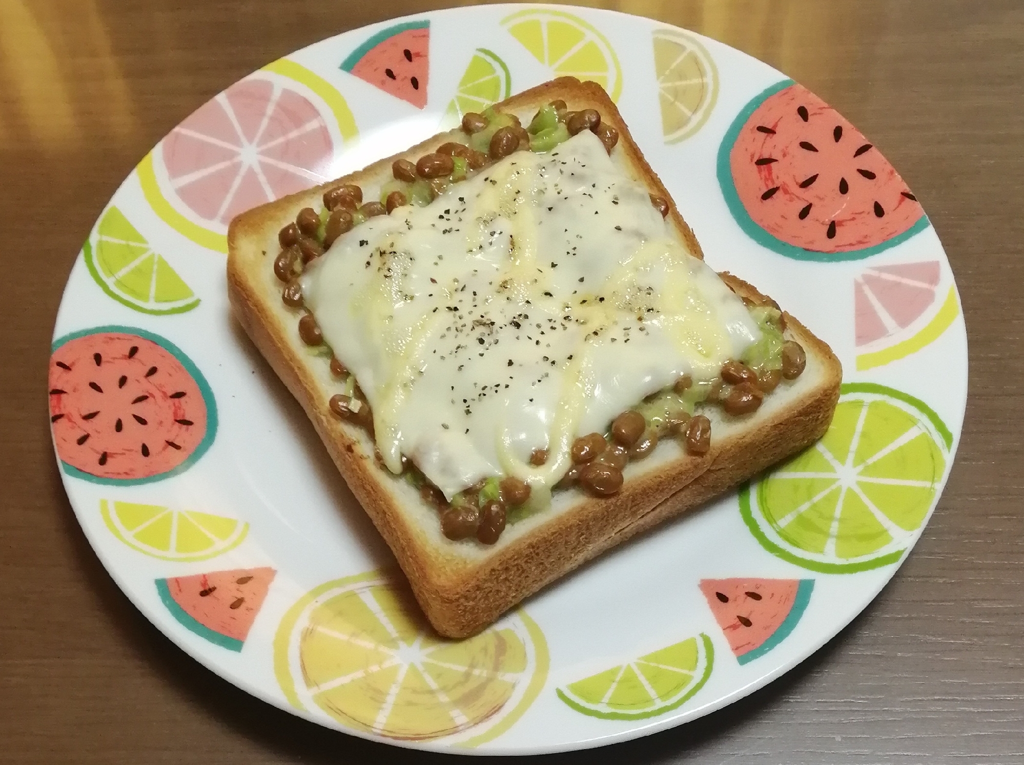 ねぎ混ぜピリ辛納豆トースト