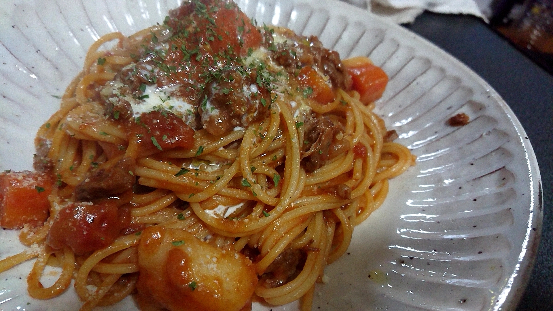 残ったカレーで!簡単トマトカレーパスタ