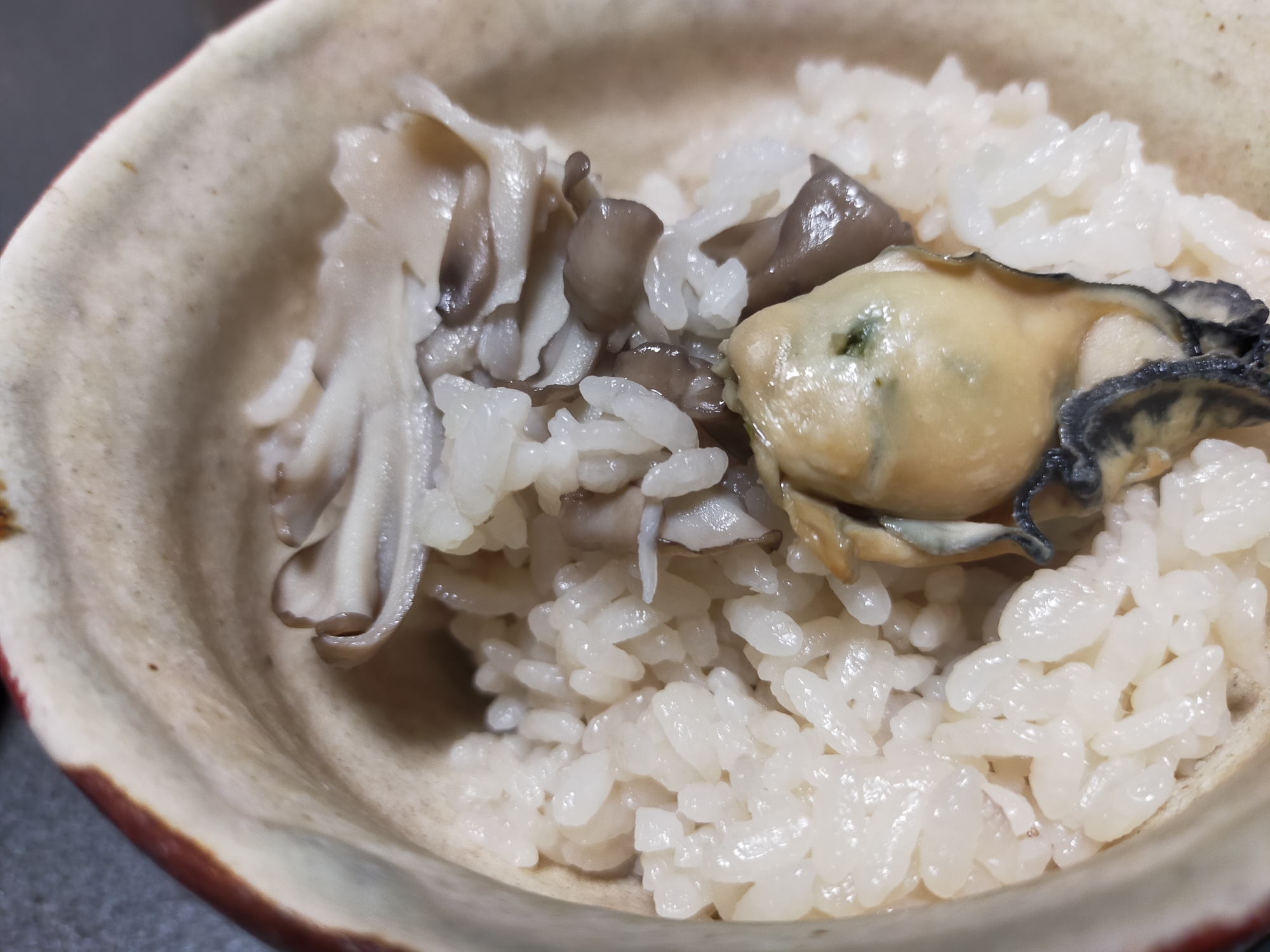 牡蠣と舞茸のほんのりバター風味の炊き込みご飯
