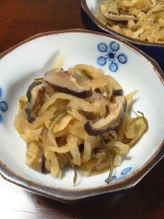 切干大根と干し椎茸の煮物