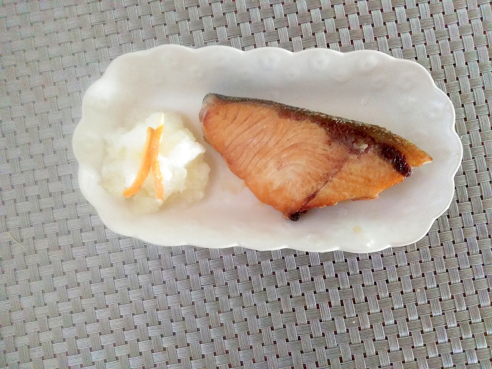 素朴！ぶりの塩オイル焼きおろし添え