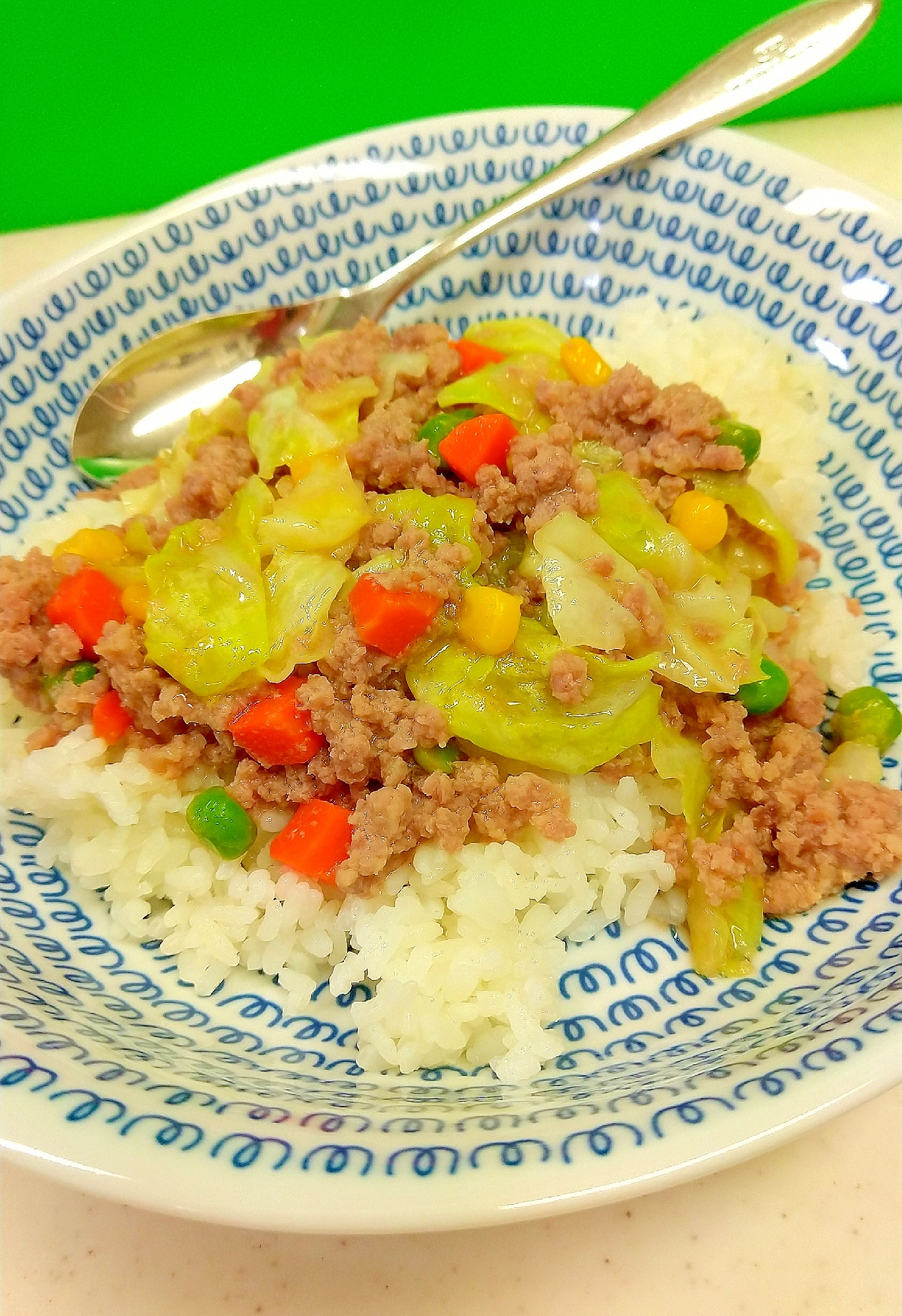 電子レンジde簡単！挽肉＋キャベツ＋Mベジの丼♪