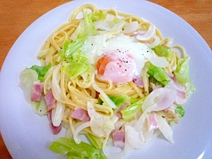 キャベツとベーコーンのクリームソースパスタ