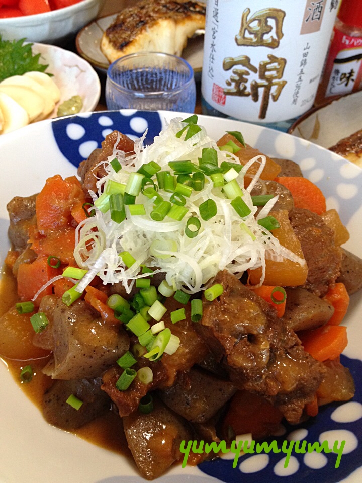 牛すじ肉の煮込みです☆煮込むほどお肉の旨みがUP！