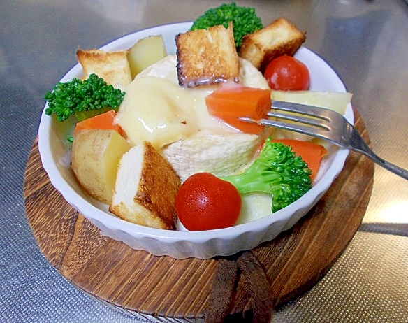 お一人様チーズフォンデュ カマンベール1個丸ごと鍋 レシピ 作り方 By なでしこ2 楽天レシピ