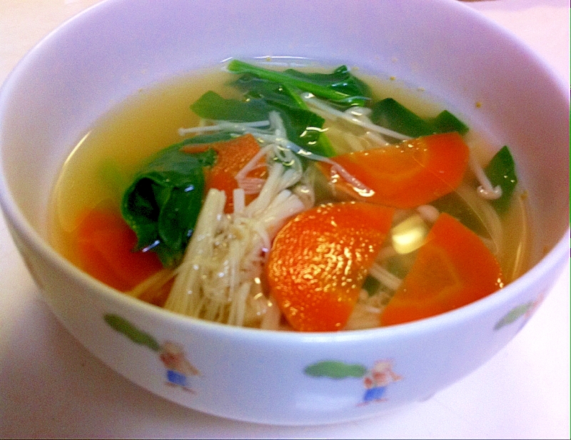 ほうれん草と人参で 緑黄色野菜スープ