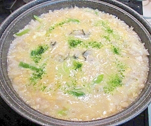 タジン鍋で温まる♪とろとろの牡蠣雑炊