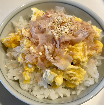 チーズ入りスクランブルエッグ丼