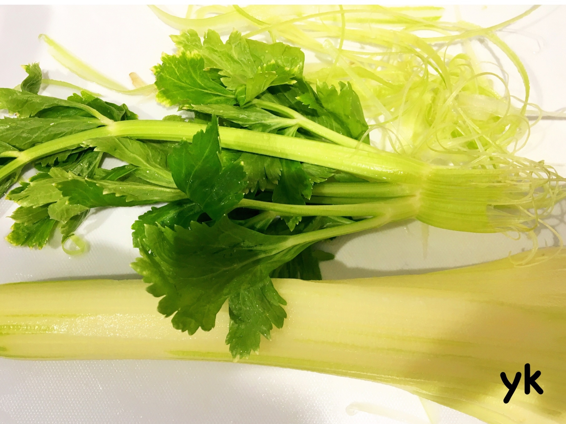 スジ知らず セロリの皮むき レシピ 作り方 By Yukiiiiマミー 楽天レシピ スジ知らず セロリの皮むき レシピ 作り方 By Yukiiiiマミー 楽天レシピ