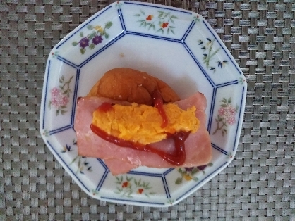 バレンタインホットドッグ風ベーコン卵サンド