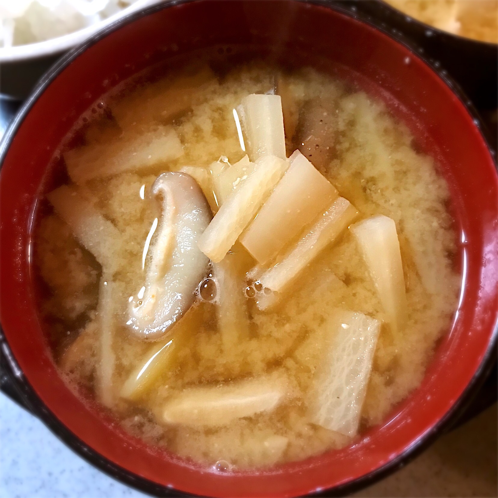 大根の皮と椎茸のお味噌汁