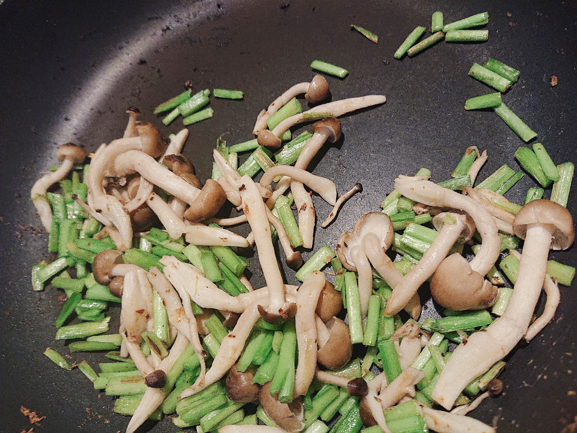 簡単おかず！ニラしめじ