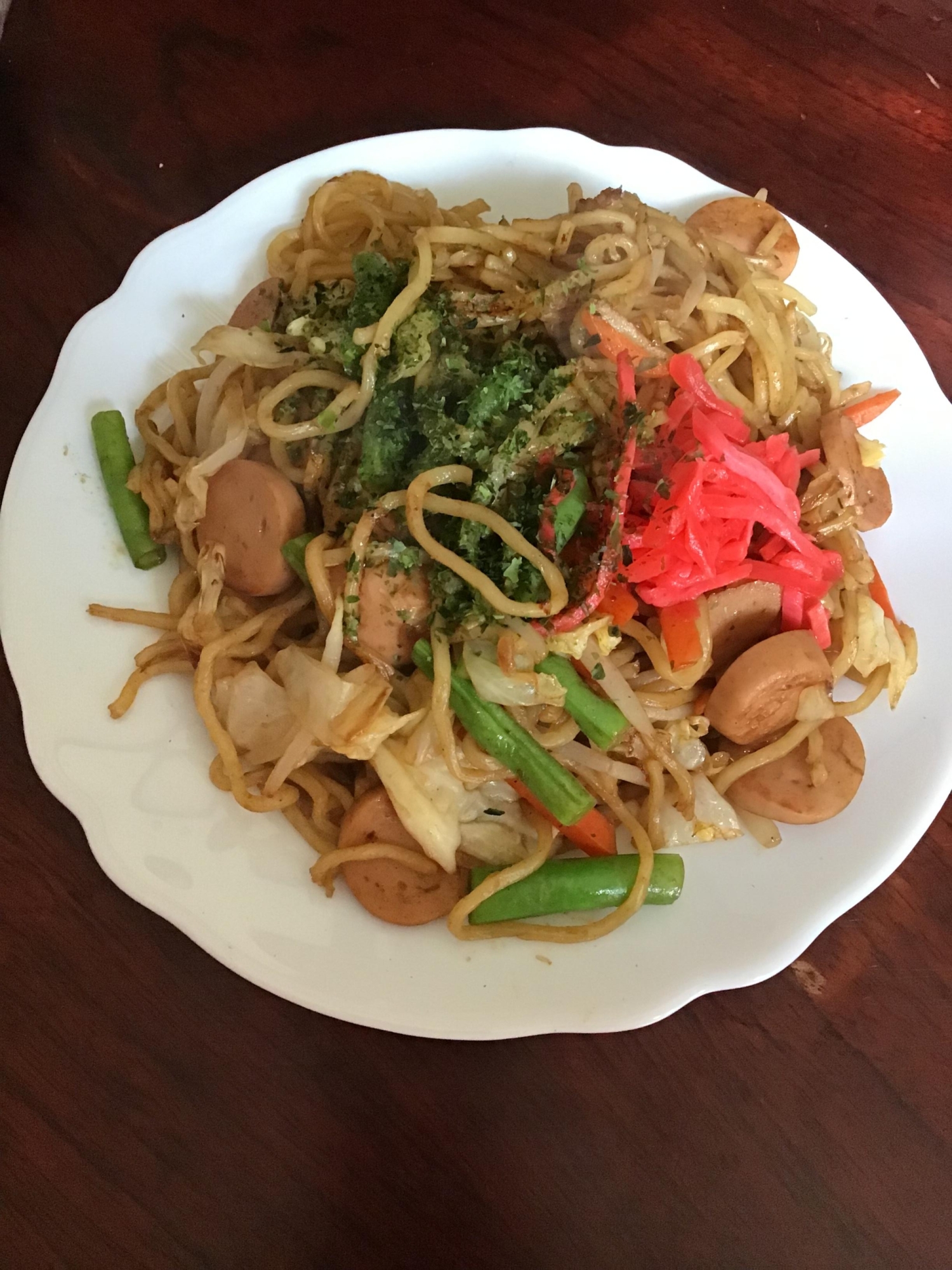 インゲンと魚肉ソーセージのソース焼きそば。