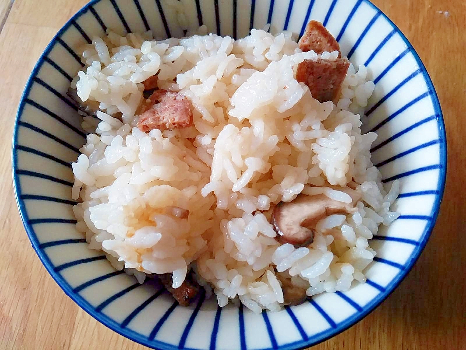 椎茸とサラミの炊き込みご飯
