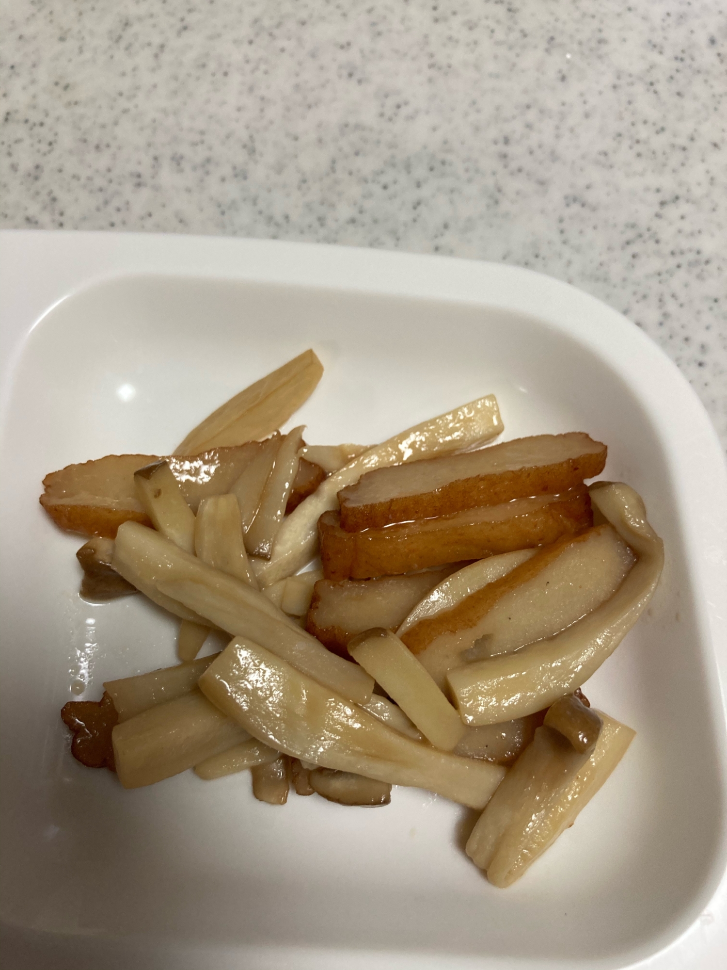 エリンギとさつま揚げのバター醤油炒め