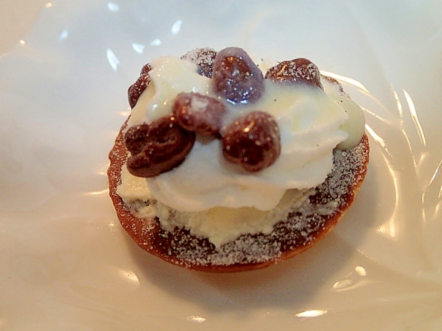 サワークリームとホイップと麦チョコのチョコビス