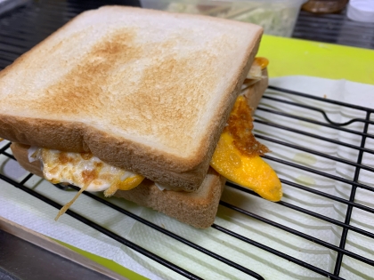 たまごがびゃーっと広がりましたはみ出る幸せ♫いつも持ってる食材で簡単ボリュームモーニングできましたドウモゴチソ様！