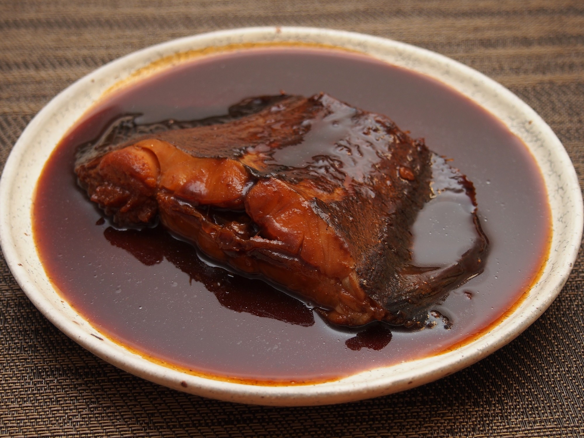 こってり甘辛赤味噌がご飯に合う！カレイの味噌煮