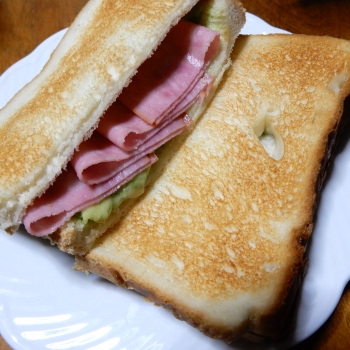 アボカドと生ハムのサンドイッチ♪