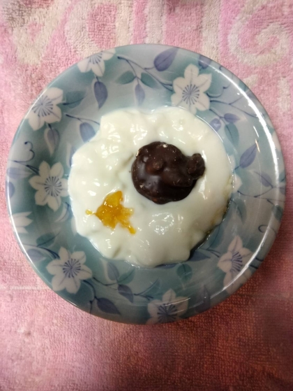 今日のヨーグルト♡チョコゆずジャムブルーベリー