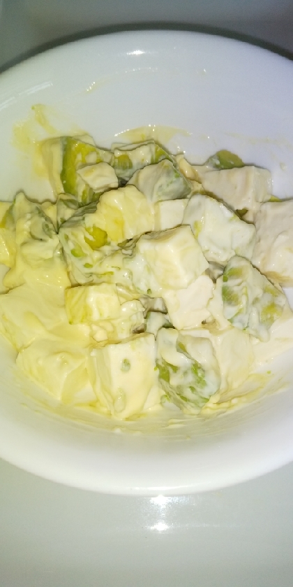アボカドとチーズの豆腐サラダ