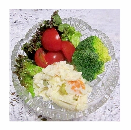 ポテトサラダ（にんじん・きゅうりピクルス）