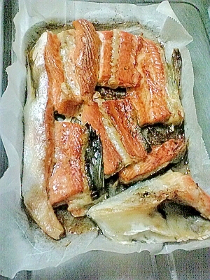 鮭のハラミもアラも脂でギトギト魚も美味しく焼ける レシピ 作り方 By りなほっぴー 楽天レシピ