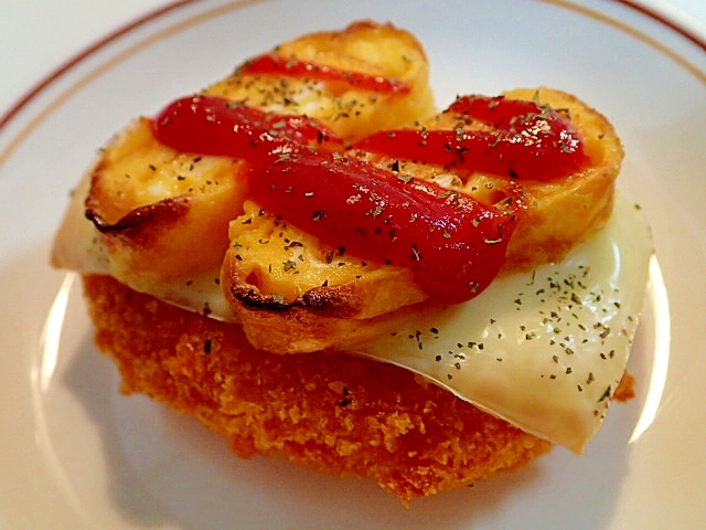 ケチャ・バジルで　チーズと卵焼きのコロッケ