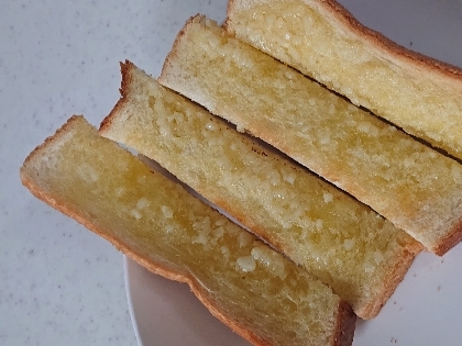 ガーリックバターで美味しいトースト☆