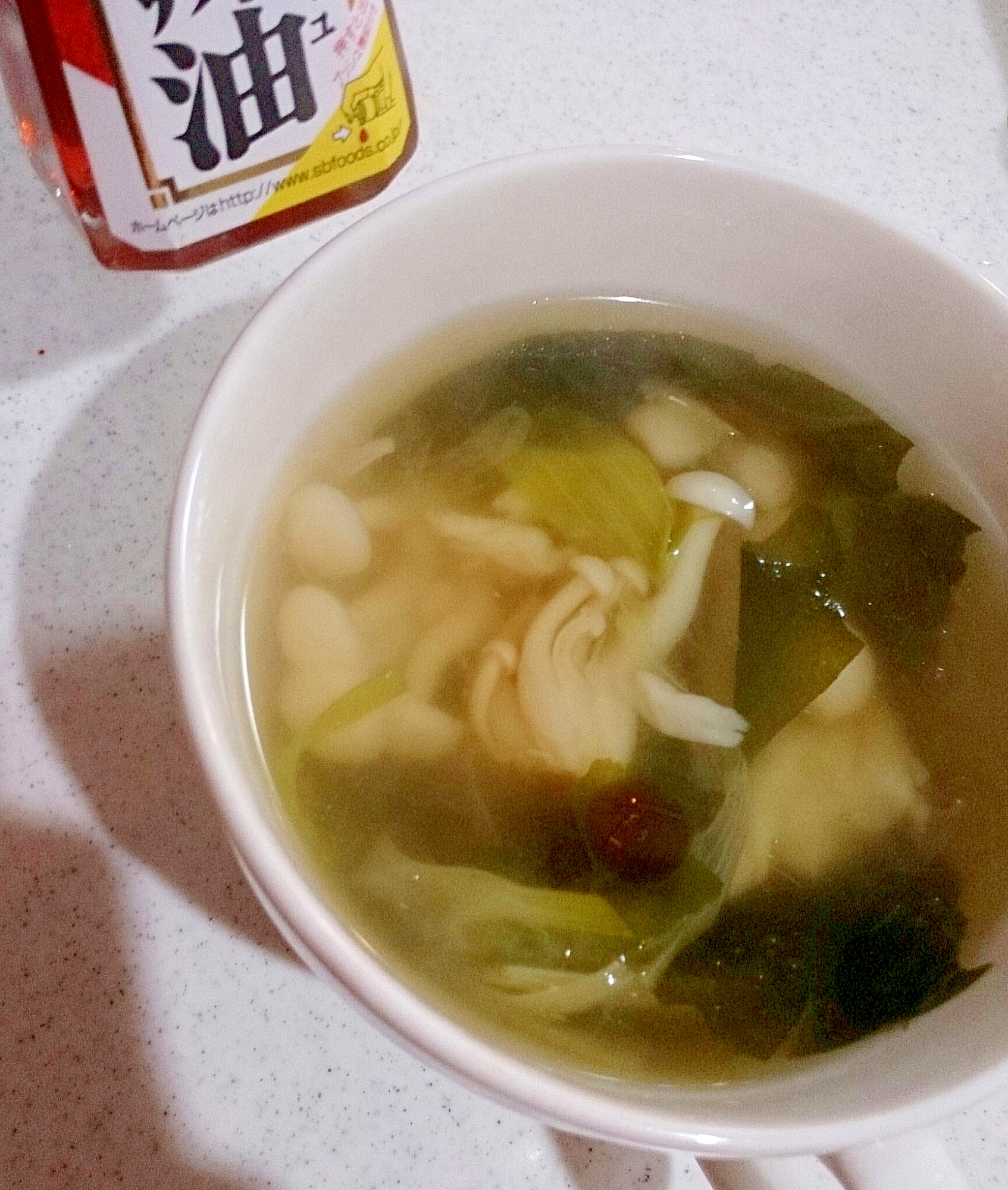 圧力鍋でネギのわかめとしめじの簡単中華スープ