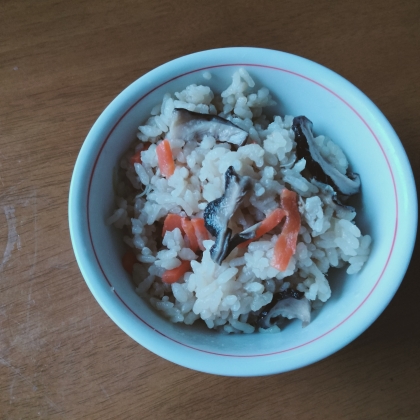 鶏もも肉と椎茸の炊き込みご飯