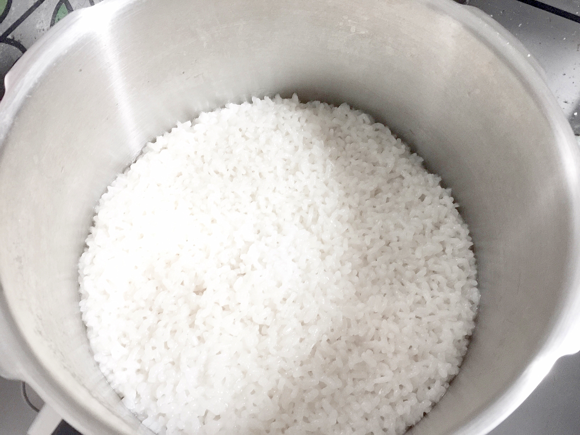 安いお米も、もちもち美味しい！圧力鍋でごはん