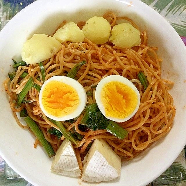 ほうれん草とポテトとゆで卵でケチャップパスタ