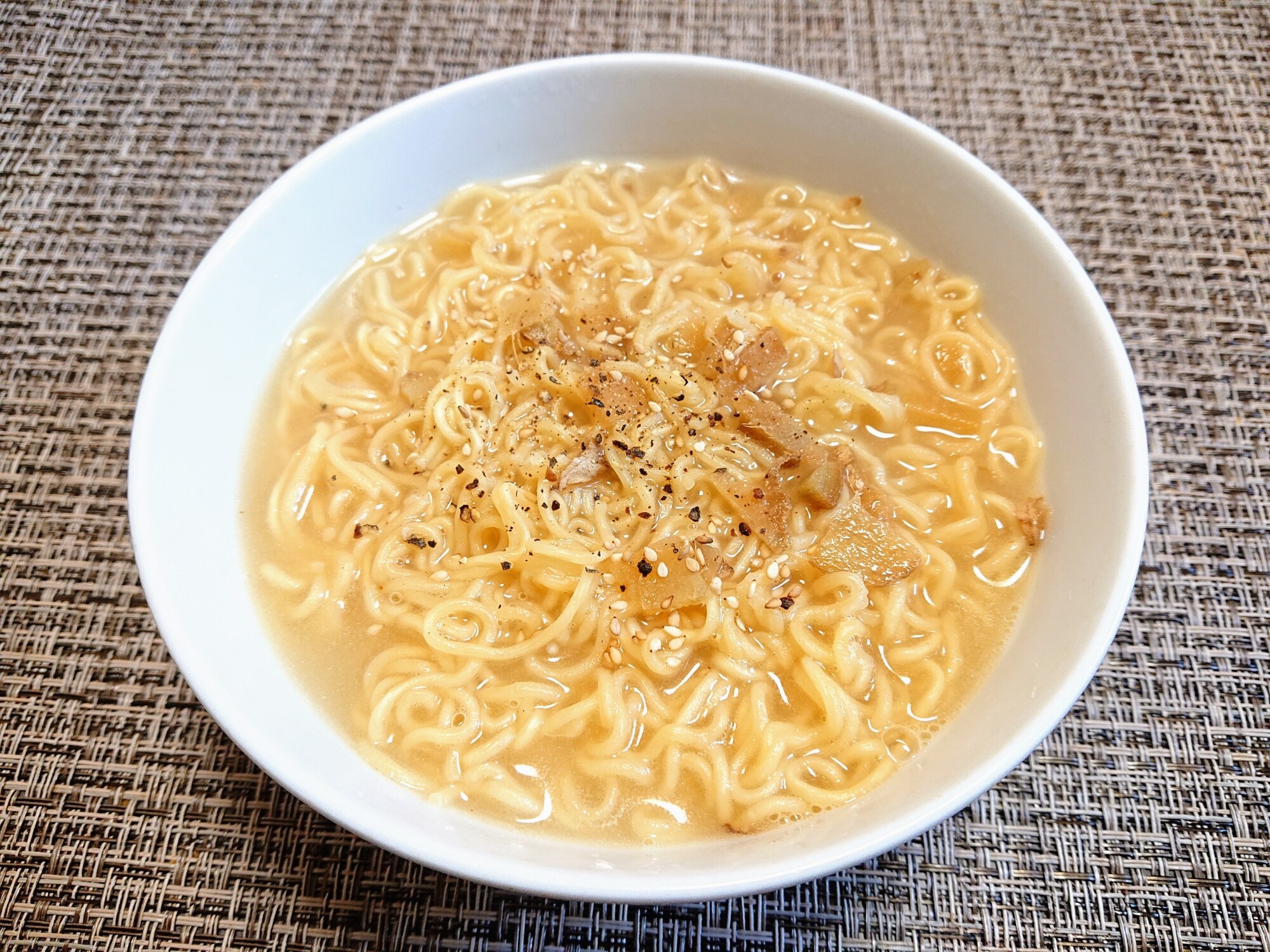 明星評判屋☆生姜感じるまろやか豚骨ラーメン レシピ・作り方 by