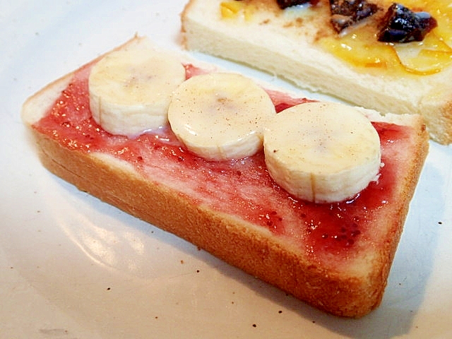 苺ジャムとバナナのミルキーキャラメルトースト