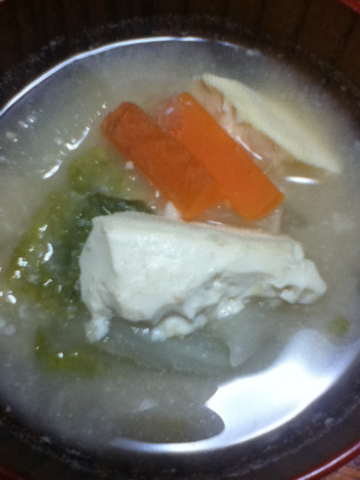 豆腐と白菜の白味噌汁