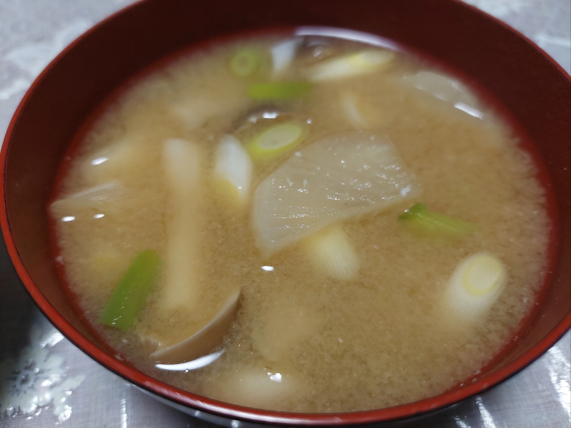 大根 しめじ 長ネギのお味噌汁