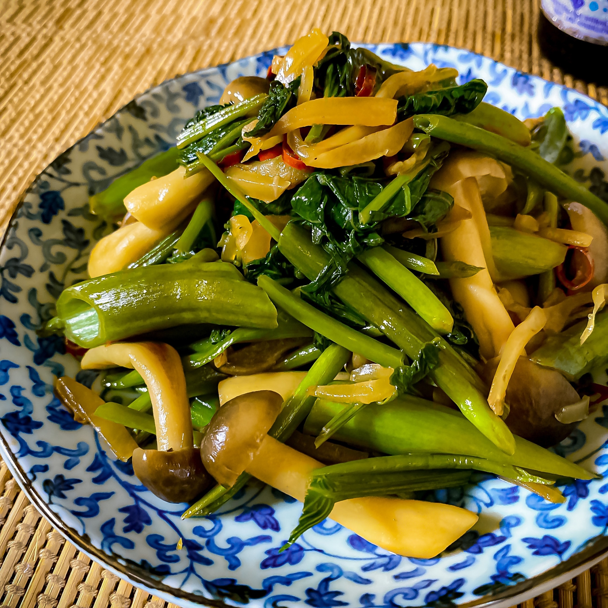簡単中華❁⃘空芯菜としめじのザーサイ炒め