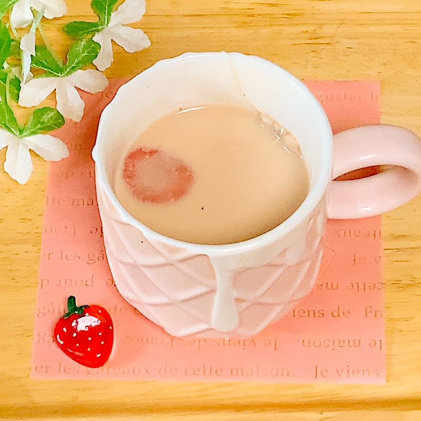 いちご練乳ロイヤルミルクティ☆.*・゜