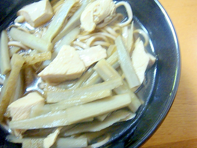 牛蒡とかしわの温かい蕎麦