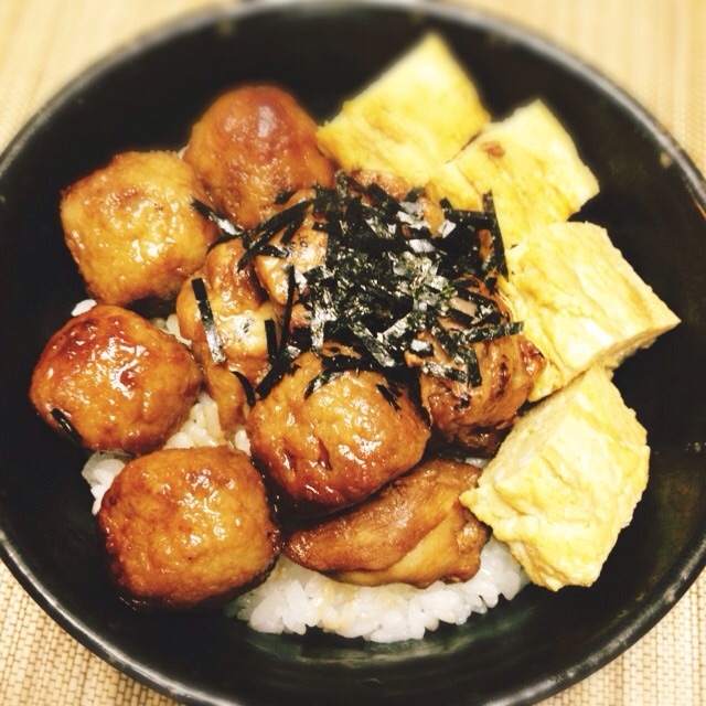 手抜でごめん★焼き鳥と変わりダシ巻きの親子？丼