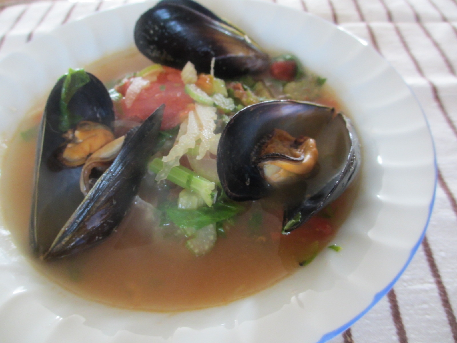 ムール貝とトマトとセロリのスープ
