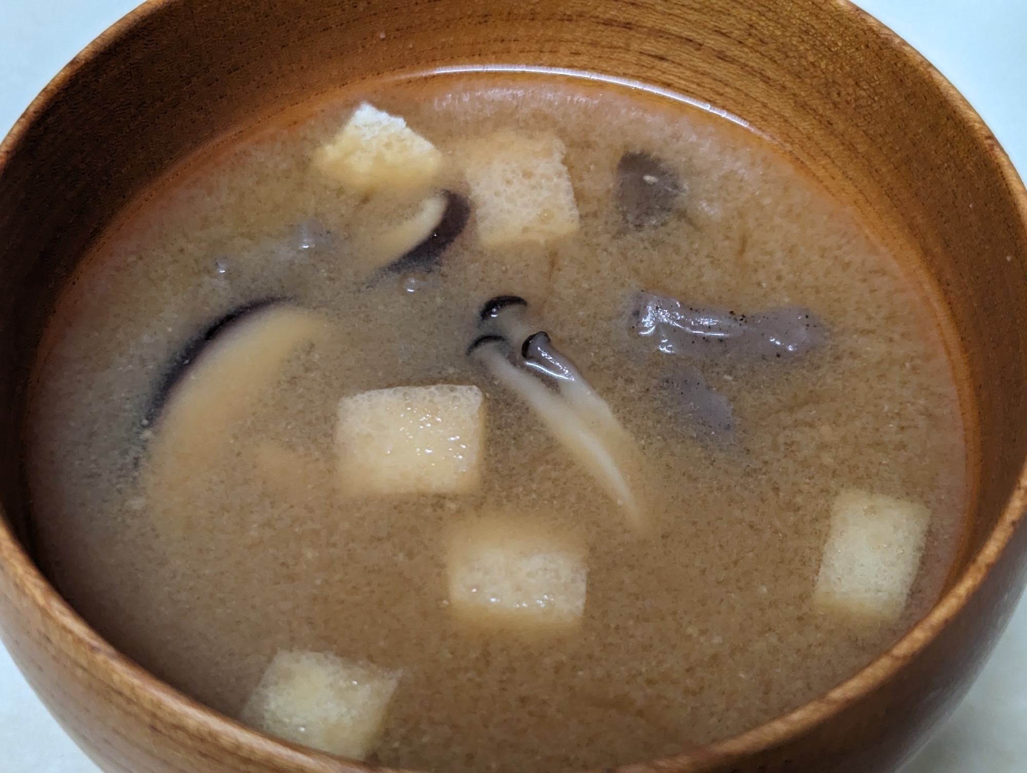 食べやすく◇きのこ、油揚げ、こんにゃくのお味噌汁