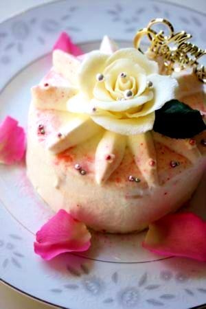 ROSEデコレーションケーキ レシピ・作り方 by kyon1116746