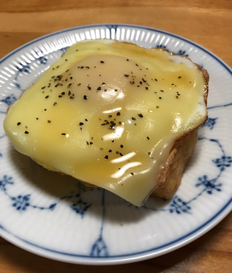 厚揚げの目玉焼きチーズのせ