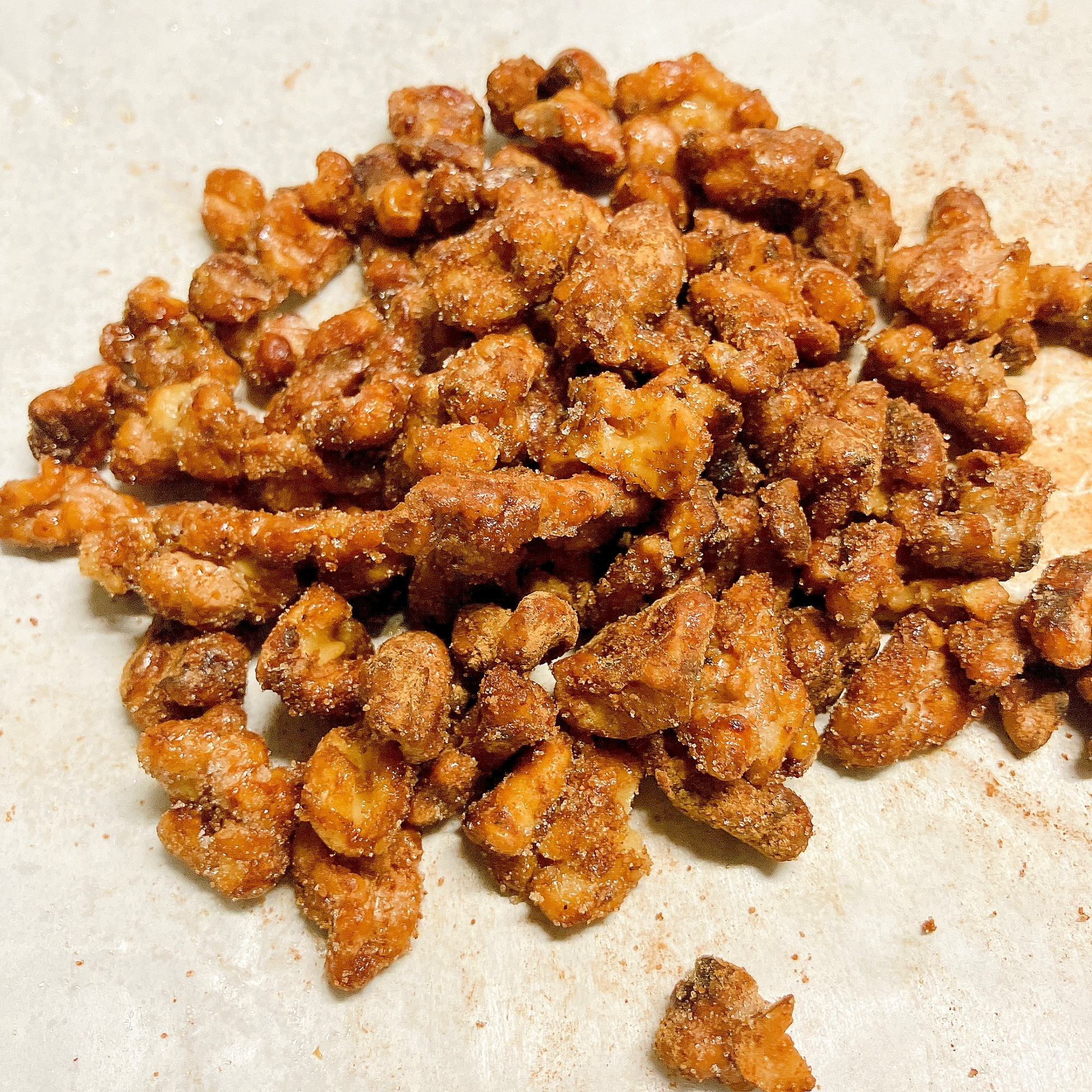 手が止まらない!シナモン風味のカラメルくるみ