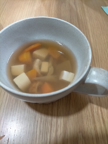たまには豚汁ではなくてあっさり系の汁物がほしいなーと思い探していました！
鳥のだしが出てて美味しかったです！