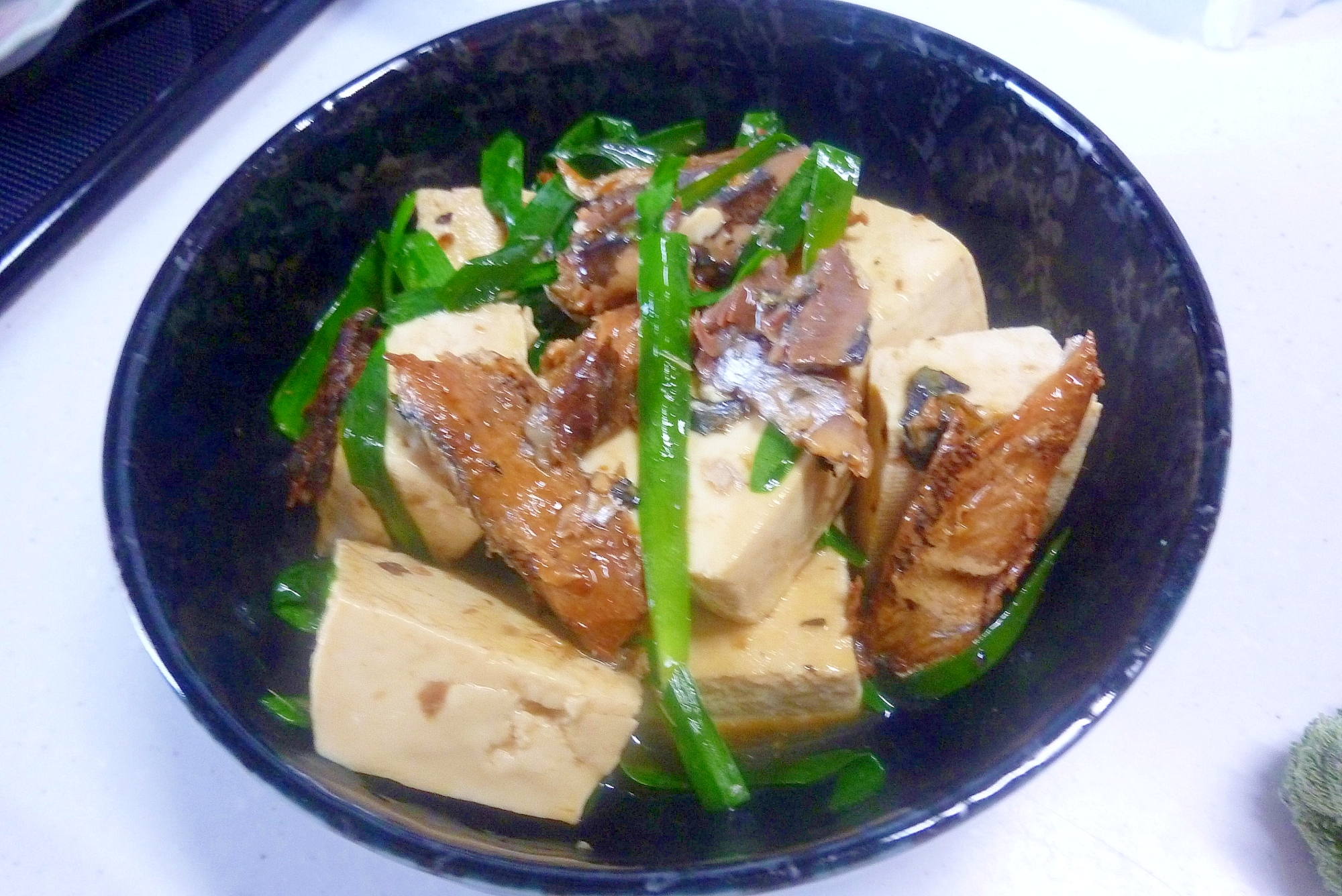 ☆缶詰で簡単に♪　豆腐とにらのかば焼き煮☆
